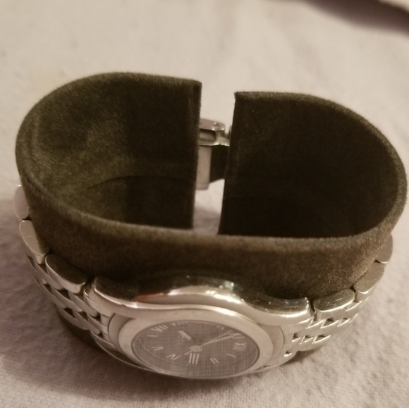 Gucci Small G Timeless Watch - Picture 4 of 8